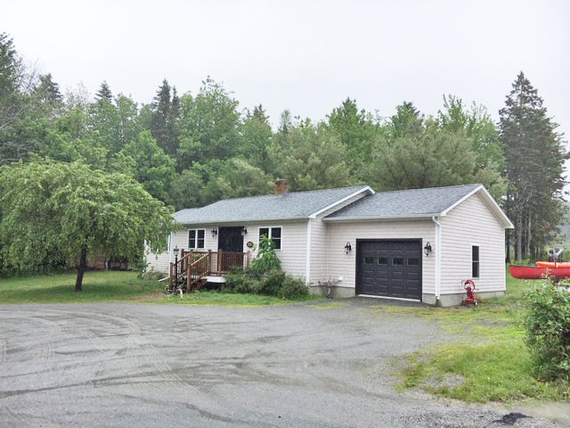 1BR Ranch Home - Garage - Close to Village Auction